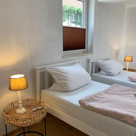 Einfache Monteurswohnung Am Ederseeradweg Mit 2 Schlafzimmern, Terrasse, Parkplatz - 2 Apartment