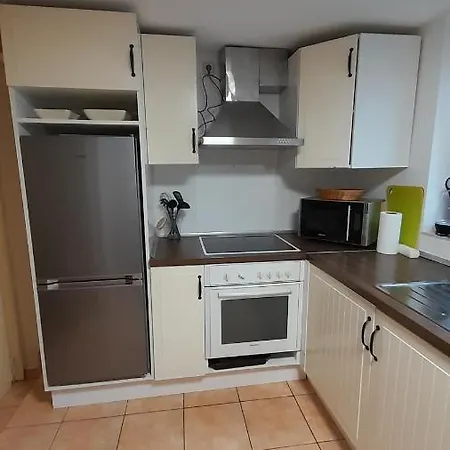 Einfache Monteurswohnung Am Ederseeradweg Mit 2 Schlafzimmern, Terrasse, Parkplatz - 2 Apartment