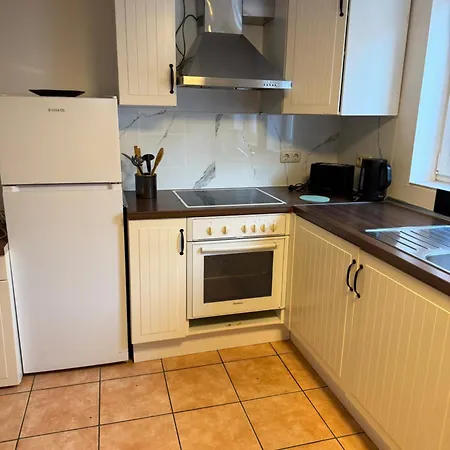 Ferienwohnung Naehe Edersee 1 Schlafzimmer, Garten, Parkplatz - Wohnung 2 Von 3 발트에크