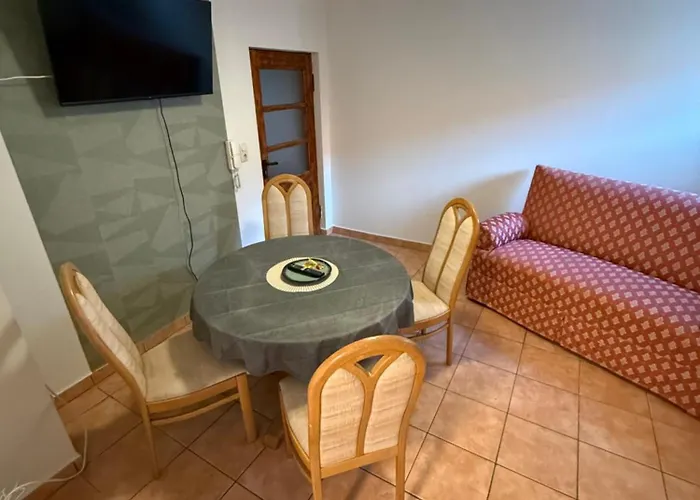 Einfache Monteurswohnung Am Ederseeradweg Mit 1 Schlafzimmer, Parkplatz - 2 Von 3 *